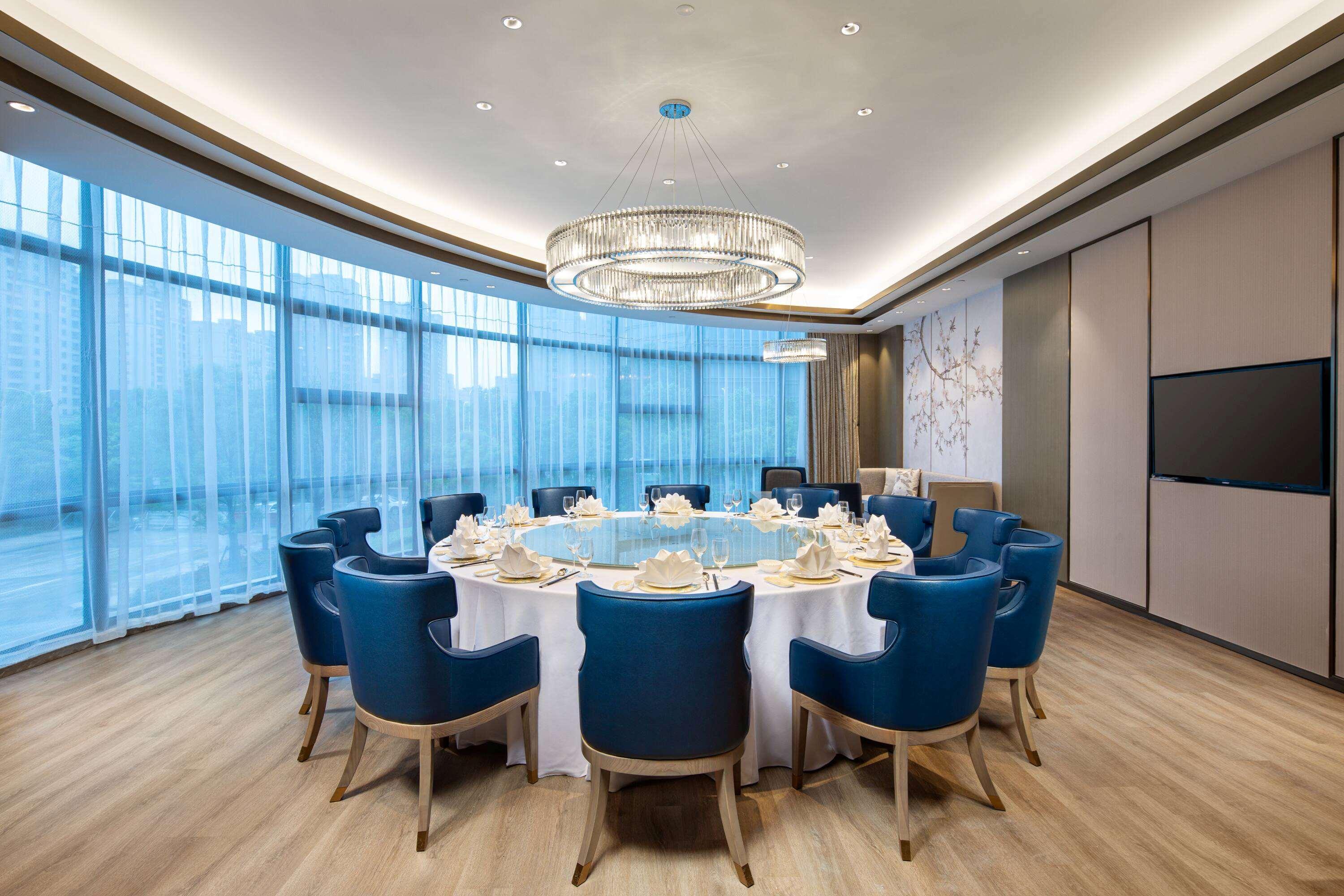 Wyndham Pudong Hotel 2*